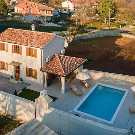 Vakantiehuis Nima - House With Private Pool