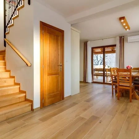 Nima - House With Private Pool Vakantiehuis
