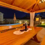 Σπίτι διακοπών Nima - House With Private Pool